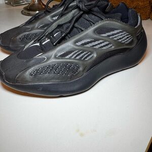 Unisex Black Yeezy - 700 v3 Dark Glow